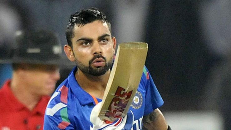 Virat-Kohli-crowd-kiss_3228487